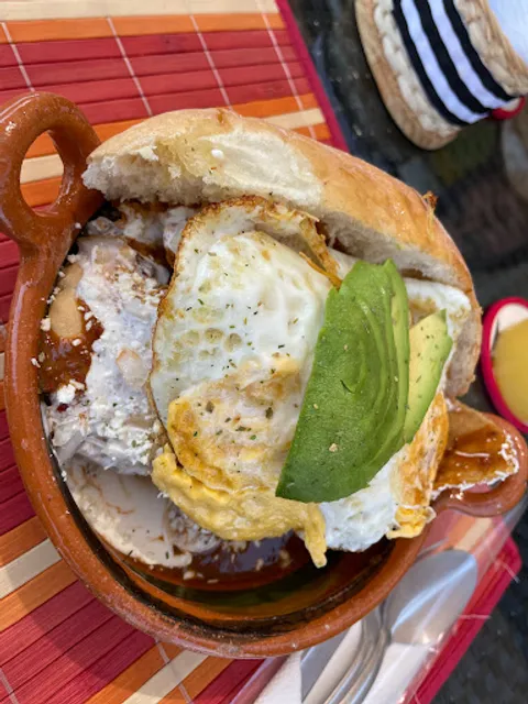 Paloma Negra Chilaquería