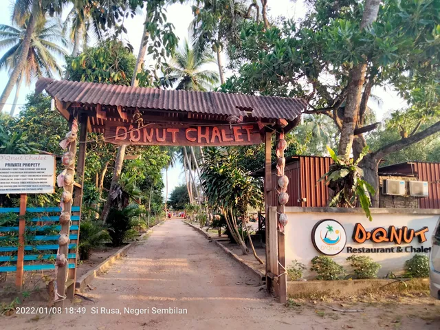 D'QNUT Chalet and Restaurant