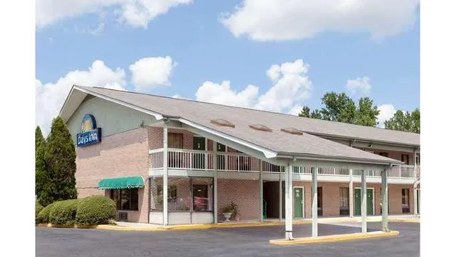 Days Inn by Wyndham Columbia NE Fort Jackson