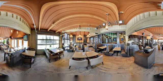 Restaurant et bar St-Hubert