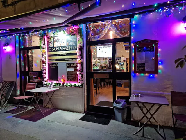 Restaurant Sun and Moon