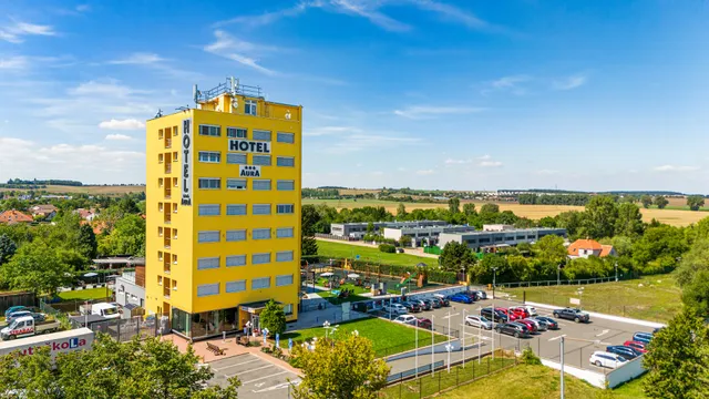 Hotel Aura Praha design&garden pool