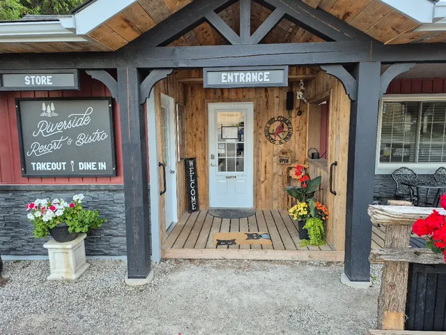 Riverside Resort & Bistro