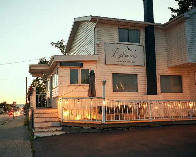 Lakeview Motel & Cottages