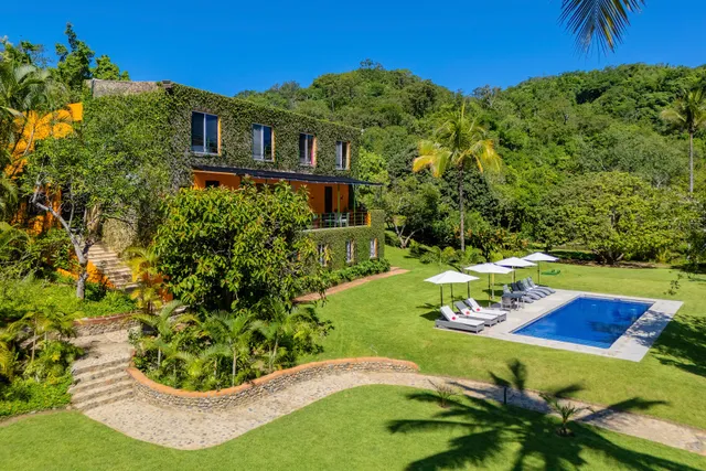 Villa Cascada a Luxury Riverfront Venue and Retreat