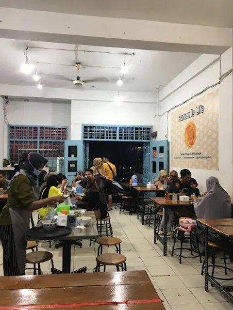 Kedai Mie Ramen & Sushi