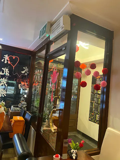 East Meets West Chinese Restaurant / TAKEAWAY
