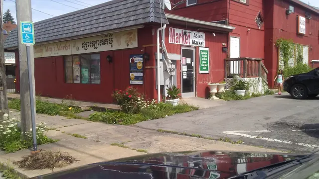 Lucky Mey's Market