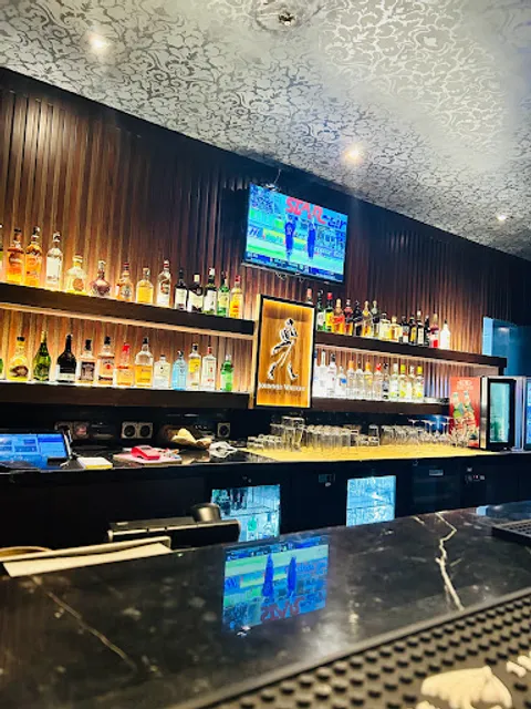 Aroma Lounge & Deli by Crowne Plaza