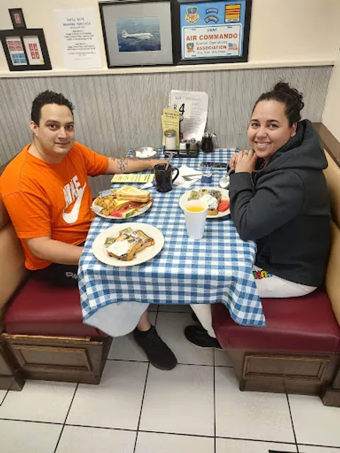 Gene & Steve's Airport Diner