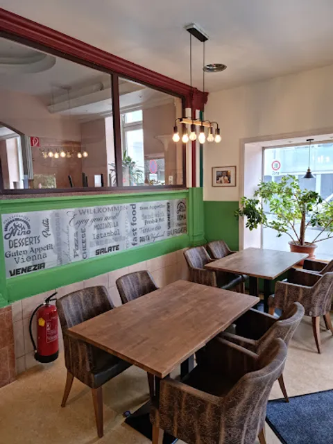 Holzofenpizza Nino 1210 Wien