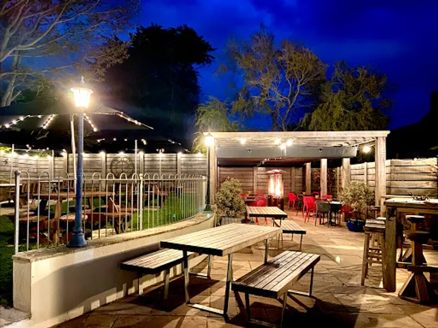 The Three Horseshoes