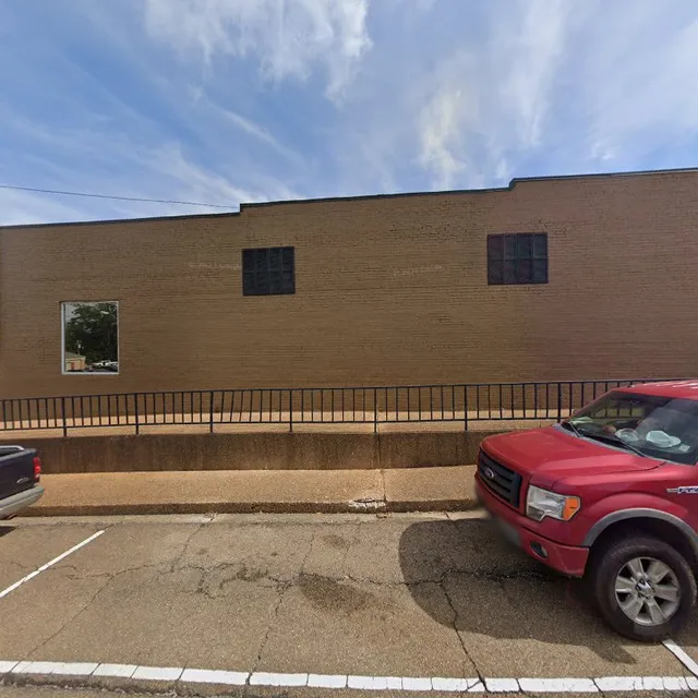 Lou’s On The Square