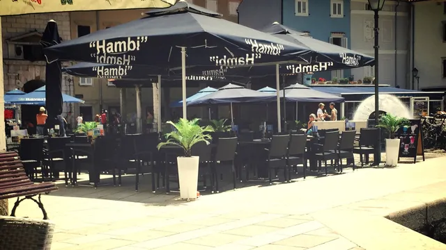 Food & Bar-Hambi Cres