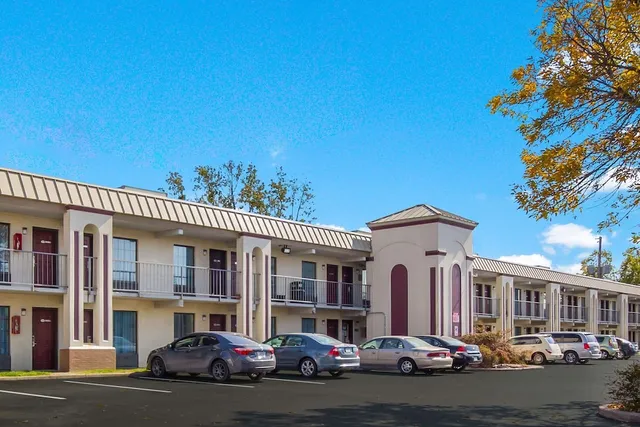 1 Life Studios & Suites