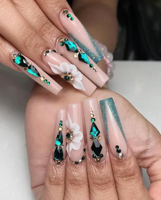 Mias Nail Salon & Spa