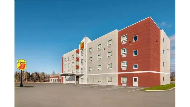 Super 8 by Wyndham Thompson