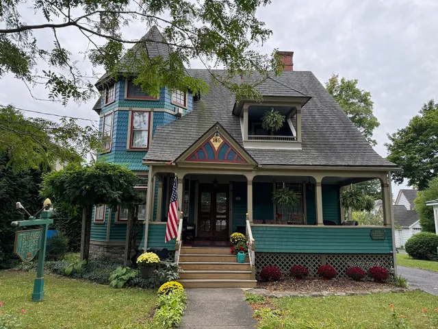 Trimmer House Bed & Breakfast