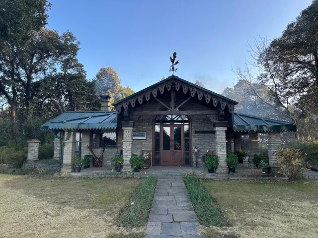 Nine Furlongs - Luxury Resort in Binsar