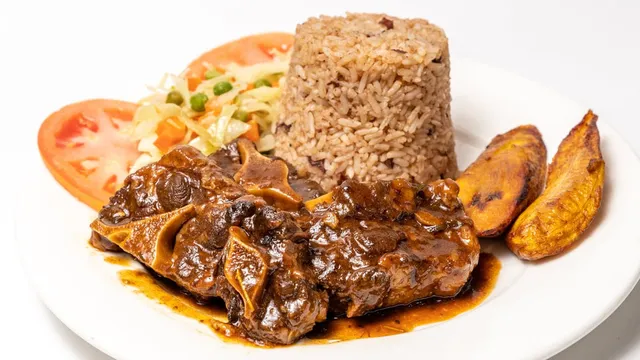 Mikey’s Restaurant & Lounge