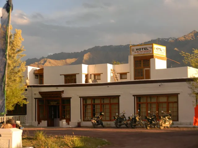 hotel Dewachan leh
