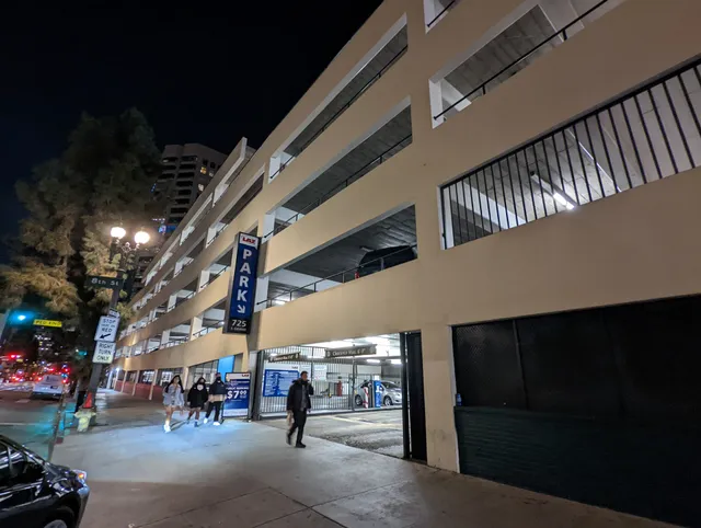 LAZ Parking - 725 Grand Ave