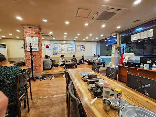 먹때깔순대국집