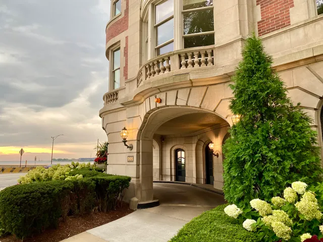 999 N Lake Shore Drive Building