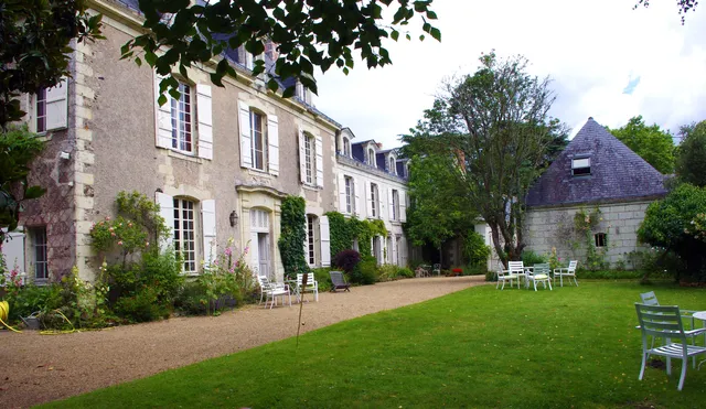 Logis Saint Aubin, chambres d’hôtes dans un parc, entre vignoble et Loire