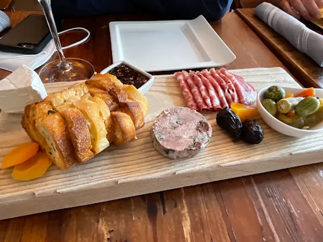 La Fromagerie Cheese and Wine Bistro