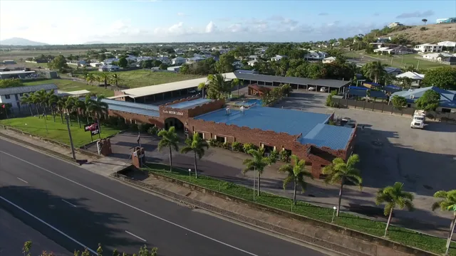 Castle Motor Lodge Motel