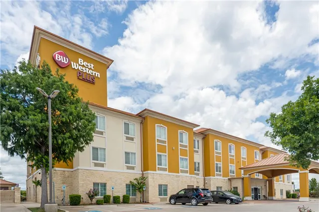 Best Western Plus San Antonio East Inn & Suites