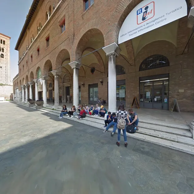 Piazza S. Francesco, 7