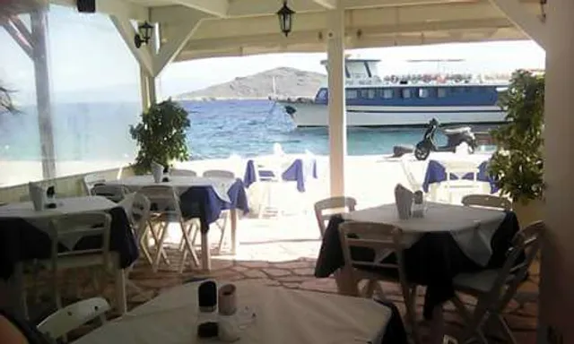 Απάγκιο καφέ -Μπαρ