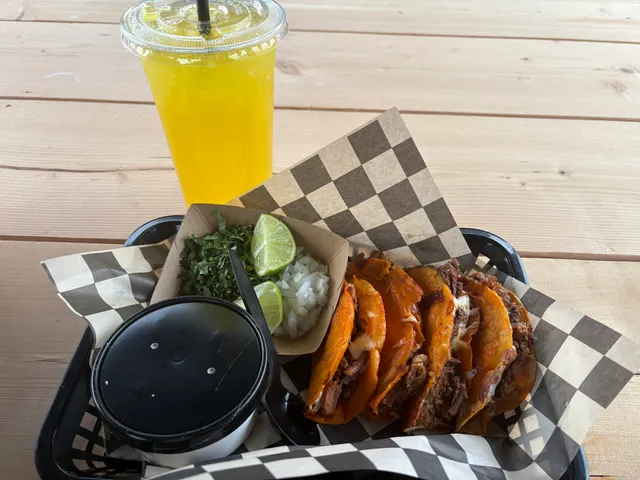 Casa De Madera Mexican Food Truck