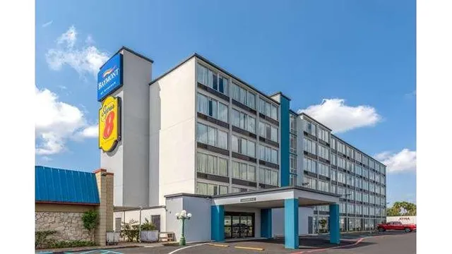 Baymont by Wyndham Laredo