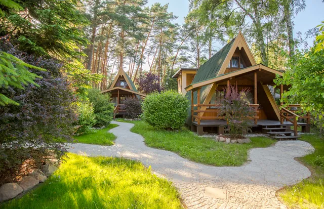 Ośrodek Puszczyk. Noclegi-Domki drewniane ,Apartamenty, Pokoje, Szczególnie polecany dla rodzin z małymi dziećmi.