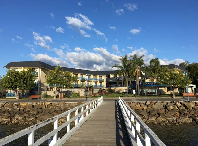 Mariners On The Waterfront Hotel