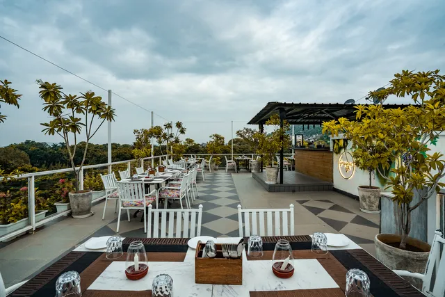 Tripli Hotels Shiv Villas