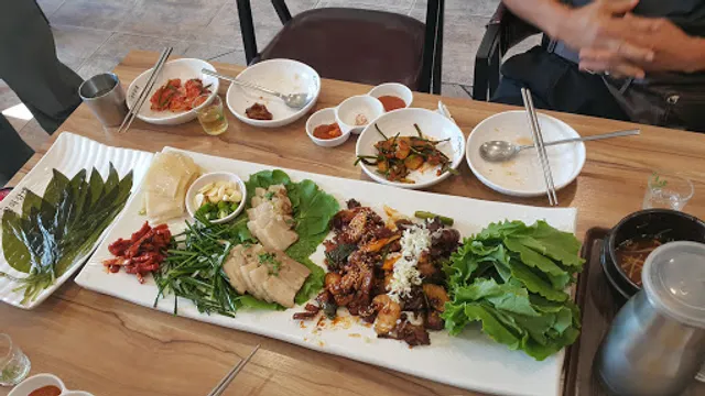 청와삼대족발보쌈칼국수