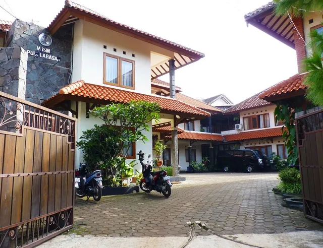 Wisma Puri Larasati