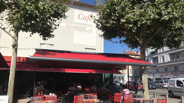 Le Central Café