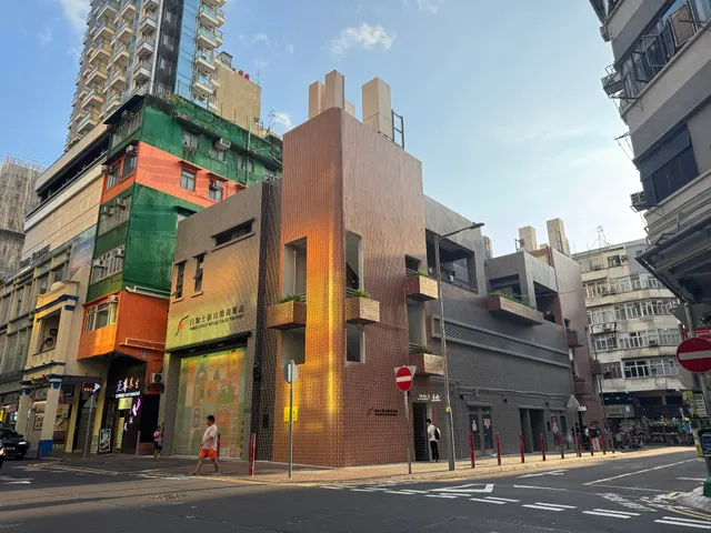 Parkes Street Public Toilet and Bathhouse