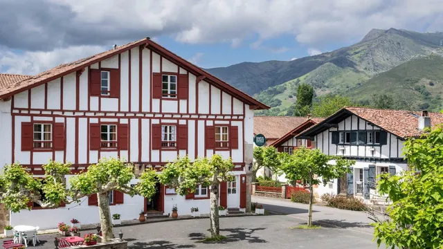 Logis Hôtel Baratxartea