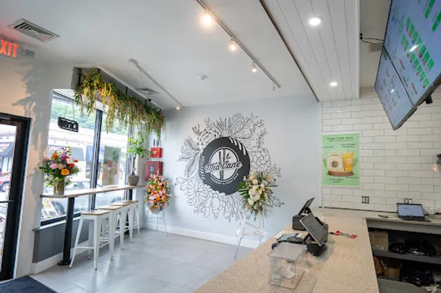 Mía Cane Juicery and Açaí Bar