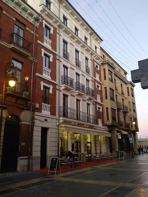 Principia Suites León