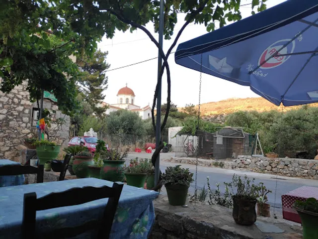 In Kazani - Cafe and Tavern - Anna Tzagkaraki