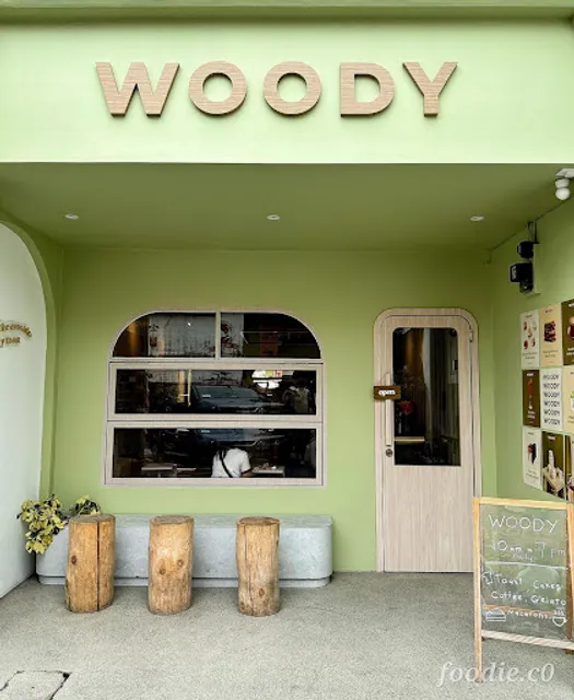 Woody Cafe