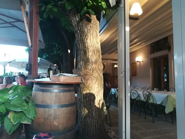 Ristorante e Pizza. La Vecchia Marina