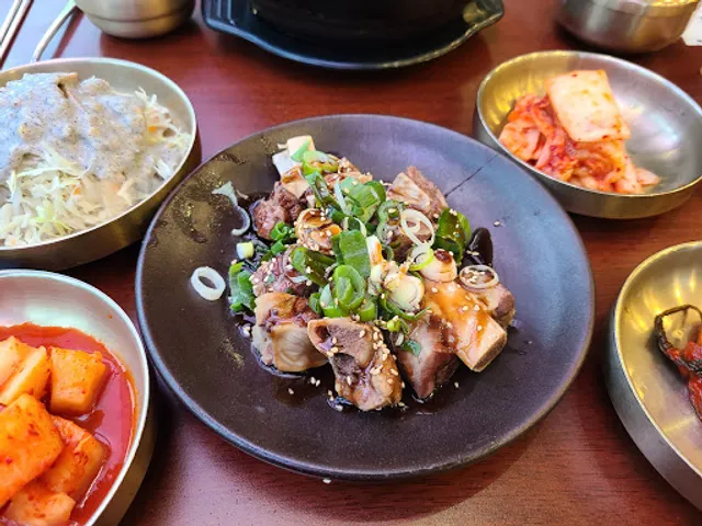 곽만근갈비탕 방화역점